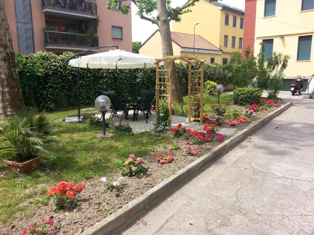 Hotel Garden Milan Exterior photo